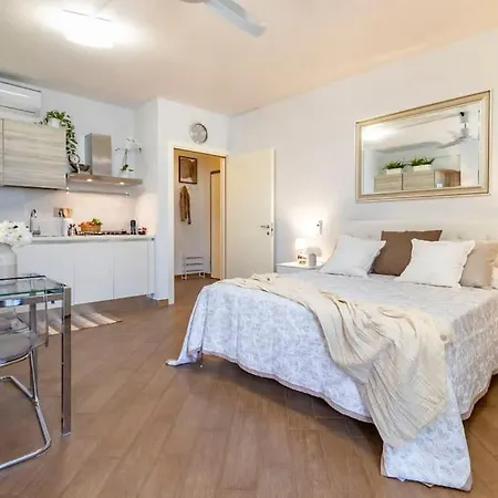 Apartment Airport-train Station Ac Free Parking